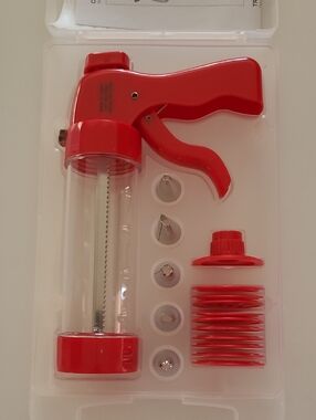 Red Cookie Press / Icing Gun with Nozzles
